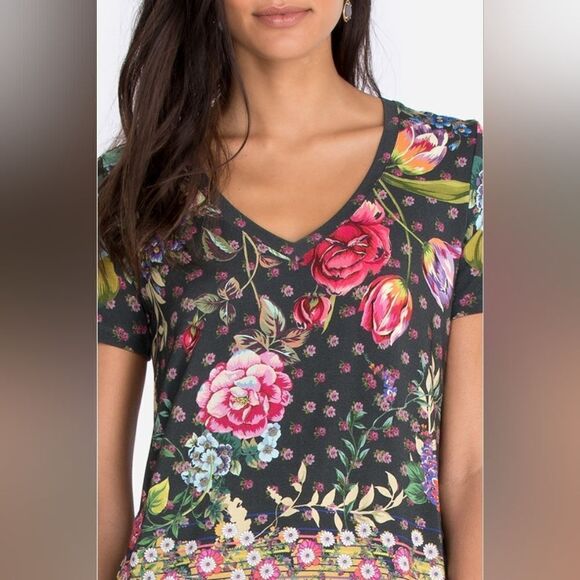 NWT Johnny Was Naomi Favorite Boarder V Neck Tee Multi Color - Picture 4 of 7